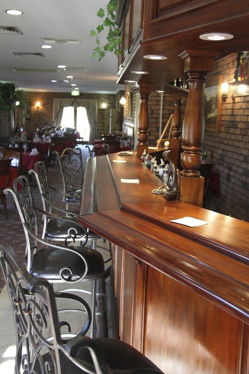 Overlander Homestead Motel Roma Bagian luar foto