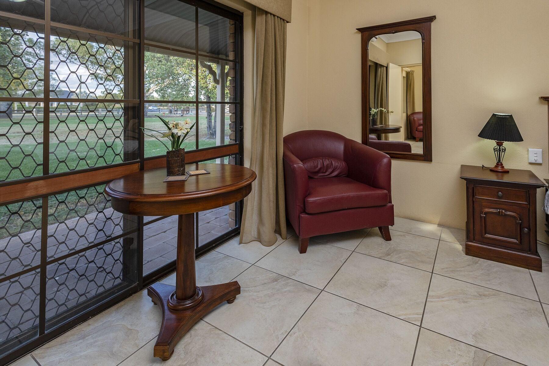 Overlander Homestead Motel Roma Bagian luar foto