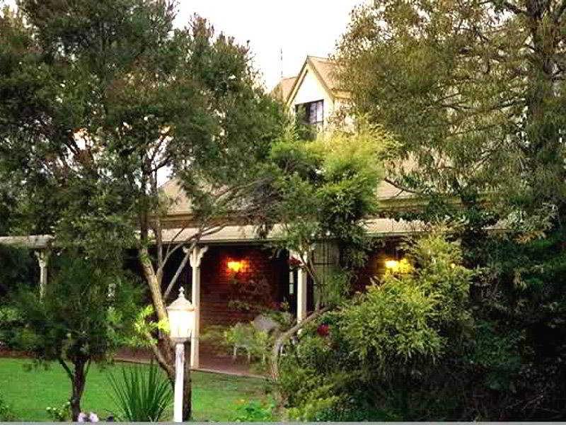 Overlander Homestead Motel Roma Bagian luar foto
