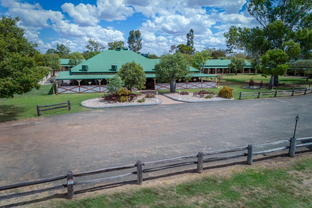 Overlander Homestead Motel Roma Bagian luar foto