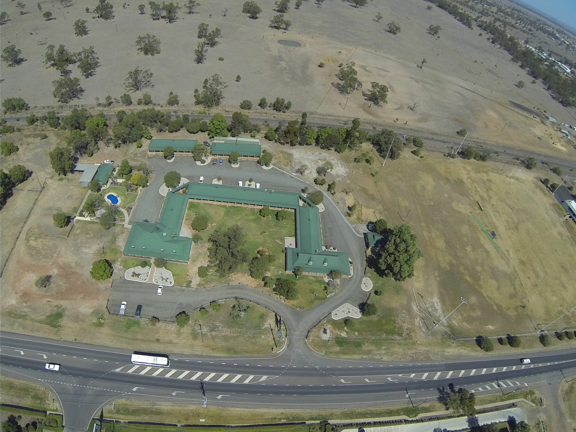 Overlander Homestead Motel Roma Bagian luar foto